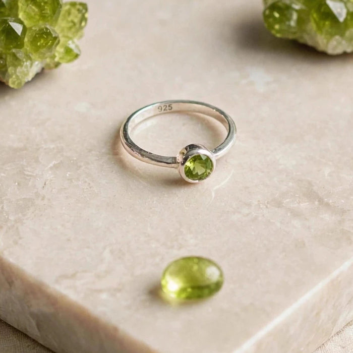 Peridot Sterling Silver Ring CJ32
