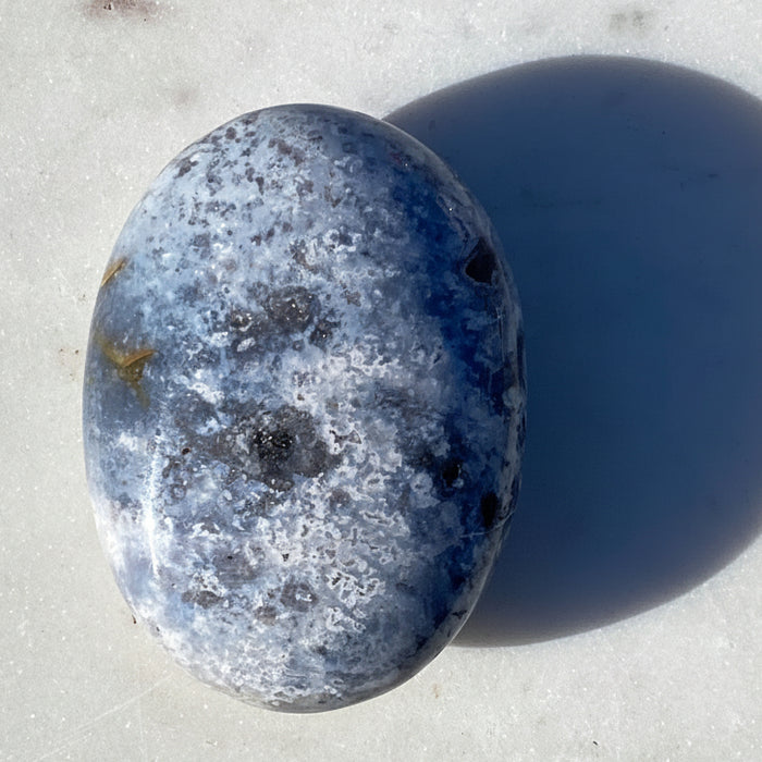 Blue Plume Agate Palmstone PP03