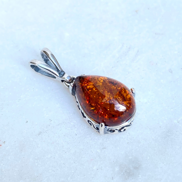 Amber Pendant AP10