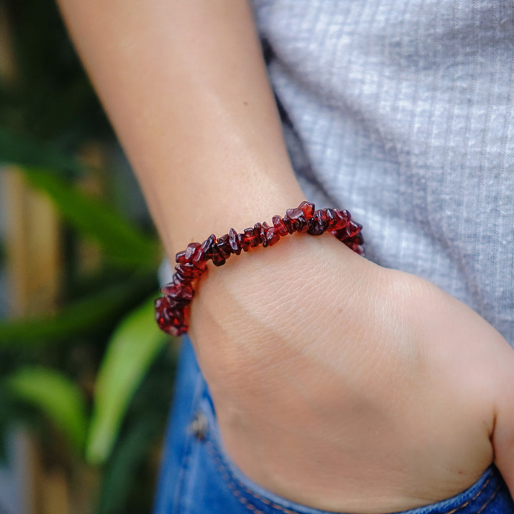 Garnet bead bracelet shop