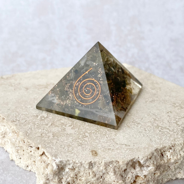 Orgonite Pyramid 4cm- Labradorite