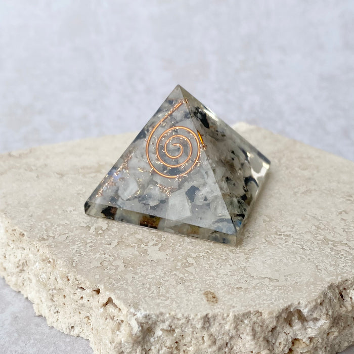Orgonite Pyramid 4cm- Moonstone