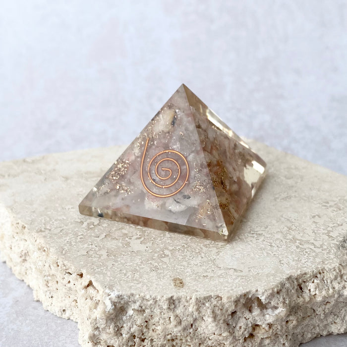 Orgonite Pyramid 4cm- Sunstone